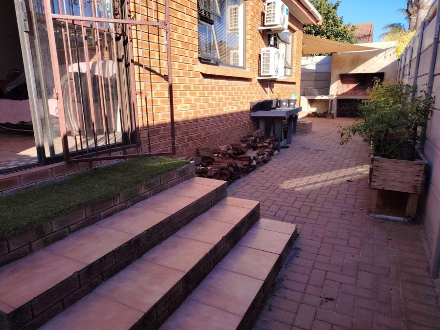 To Let 3 Bedroom Property for Rent in Protea Heights Western Cape